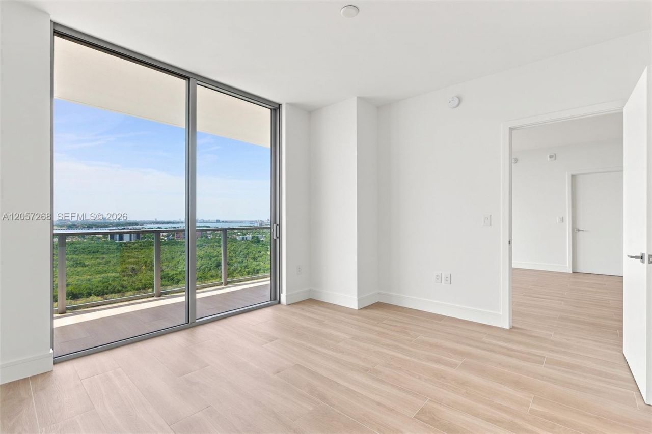 2411 Laguna Circle, Unit 1903, North Miami, FL 33181 Photo