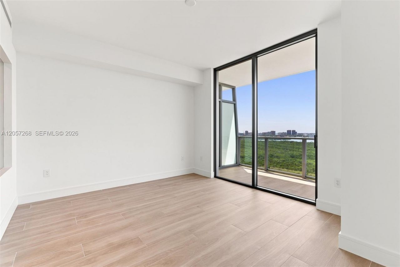 2411 Laguna Circle, Unit 1903, North Miami, FL 33181 Photo