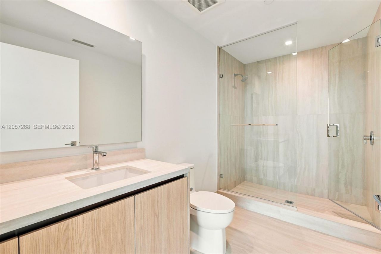2411 Laguna Circle, Unit 1903, North Miami, FL 33181 Photo