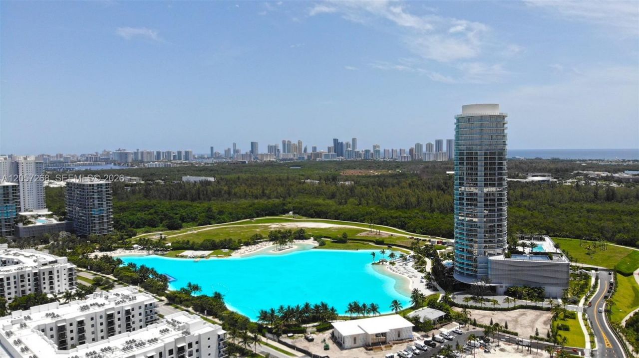2411 Laguna Circle, Unit 1903, North Miami, FL 33181 Photo