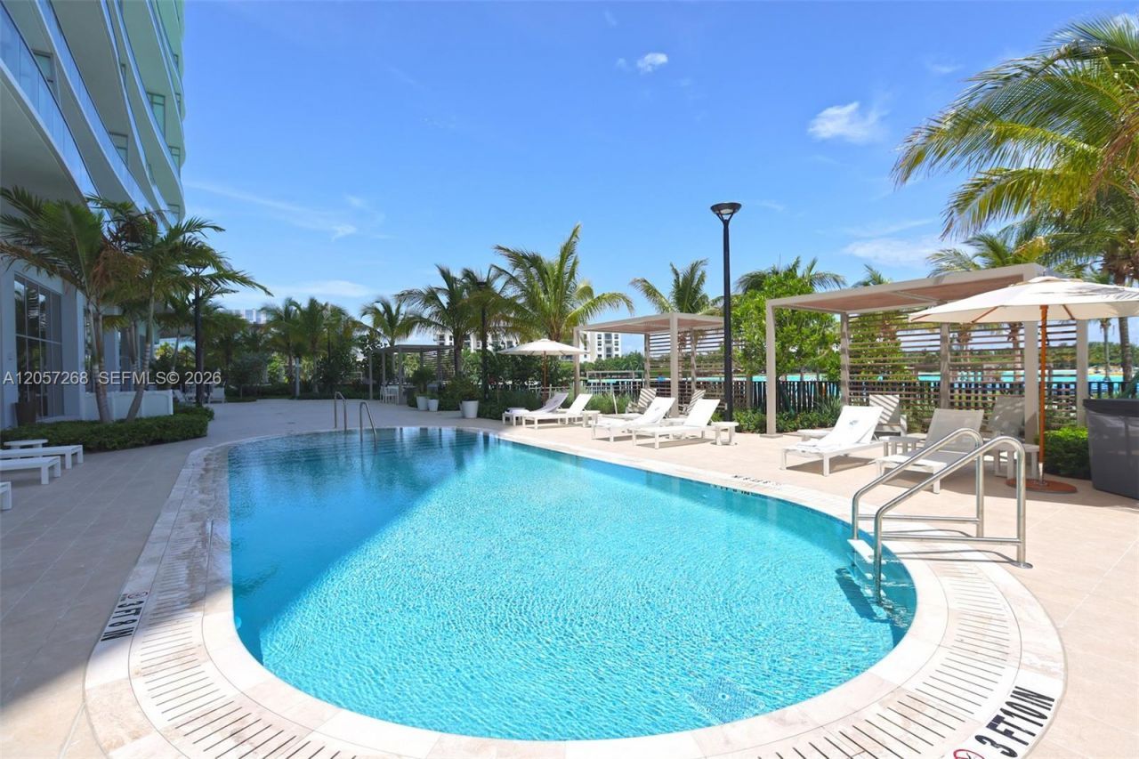 2411 Laguna Circle, Unit 1903, North Miami, FL 33181 Photo