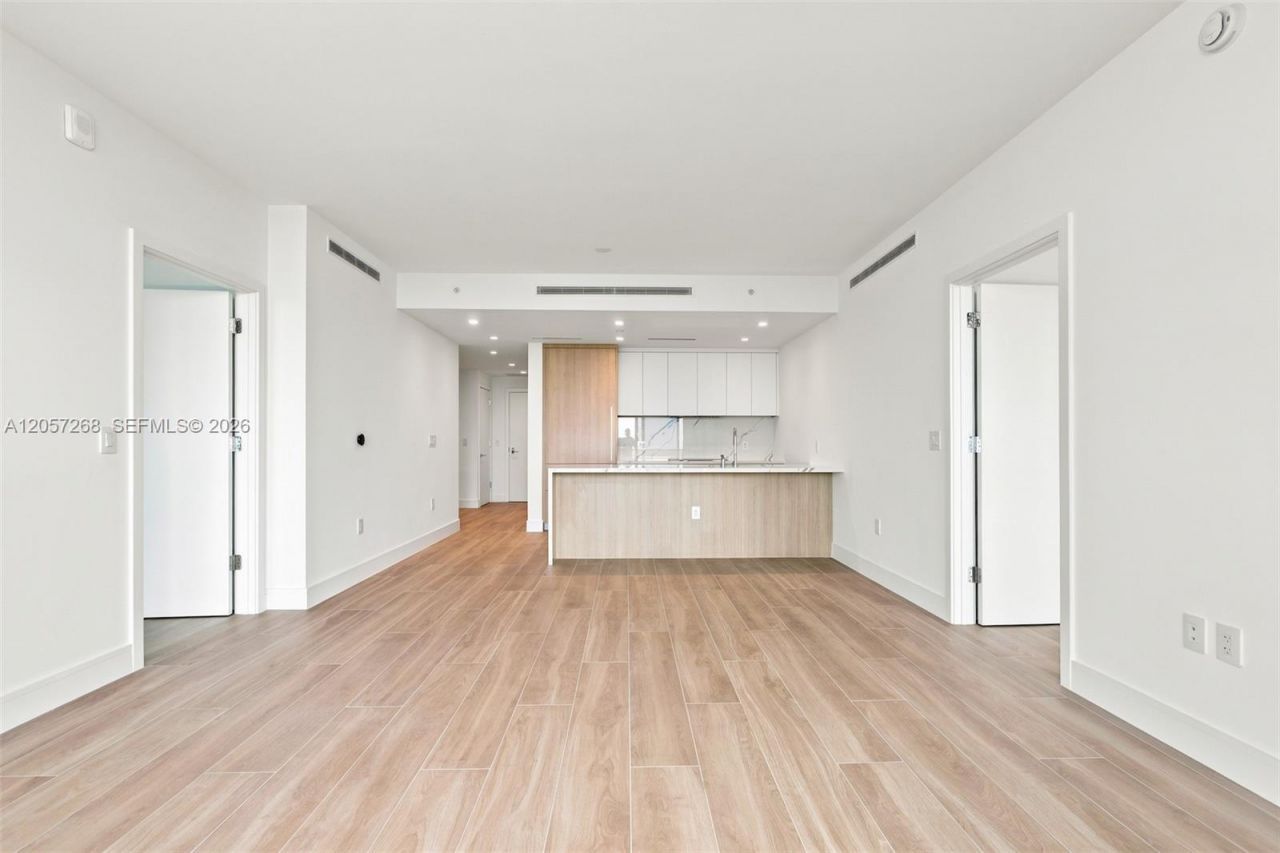 2411 Laguna Circle, Unit 1903, North Miami, FL 33181 Photo