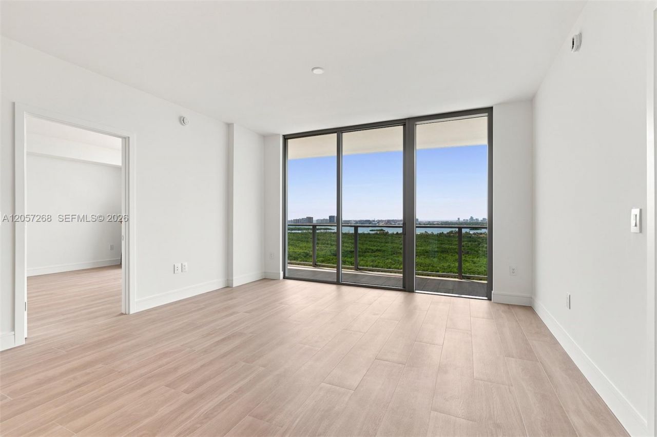 2411 Laguna Circle, Unit 1903, North Miami, FL 33181 Photo
