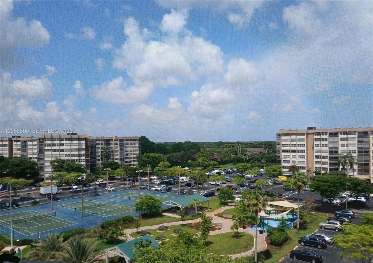 1100 Saint Charles Pl, Unit 712, Pembroke Pines, FL 33026 Photo