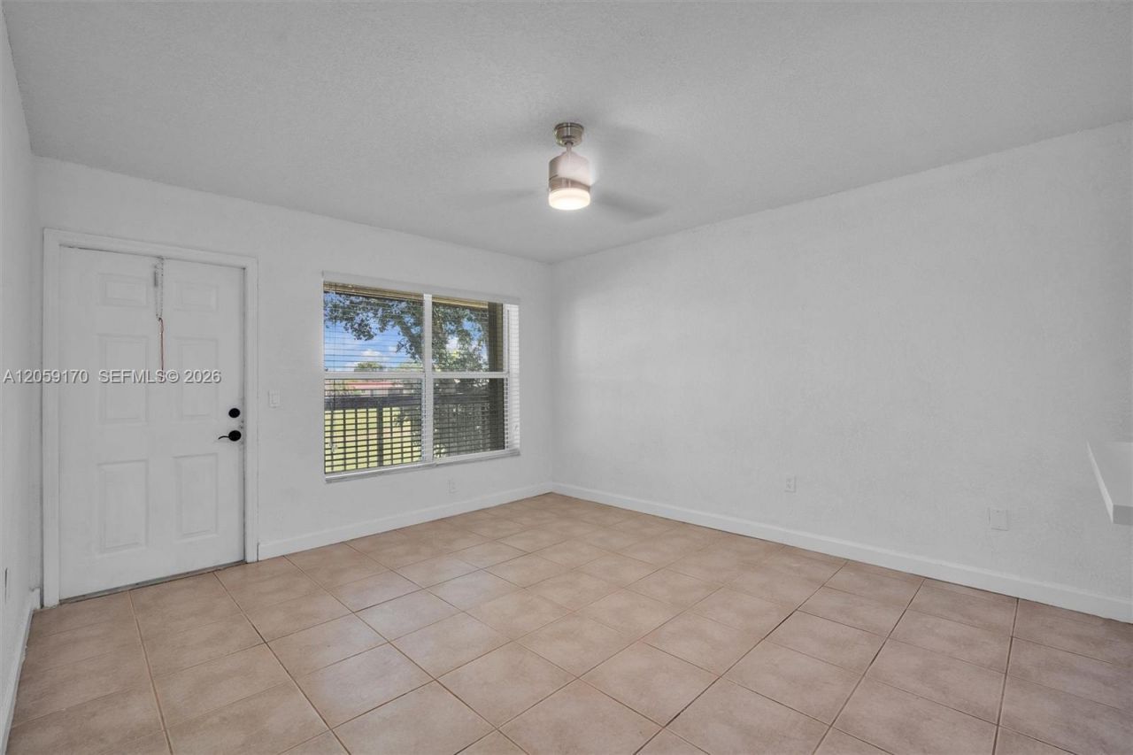 10015 NW 4th St, Unit 203, Pembroke Pines, FL 33024 Photo