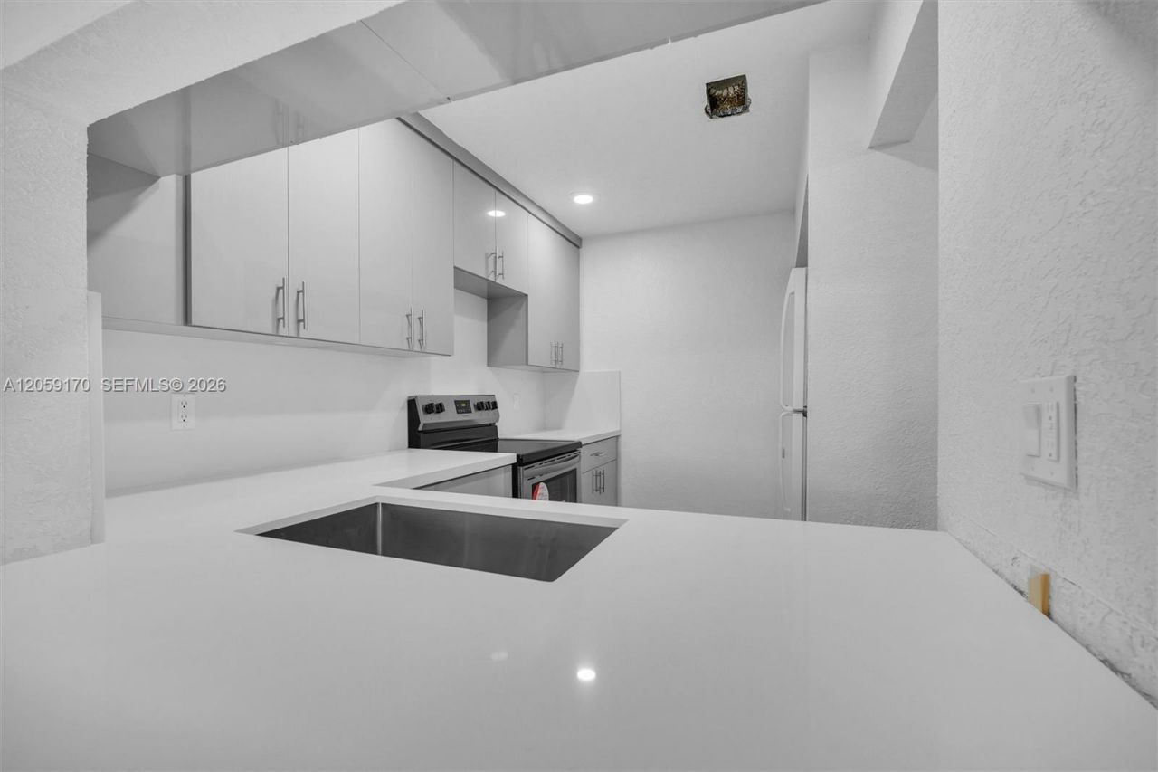 10015 NW 4th St, Unit 203, Pembroke Pines, FL 33024 Photo