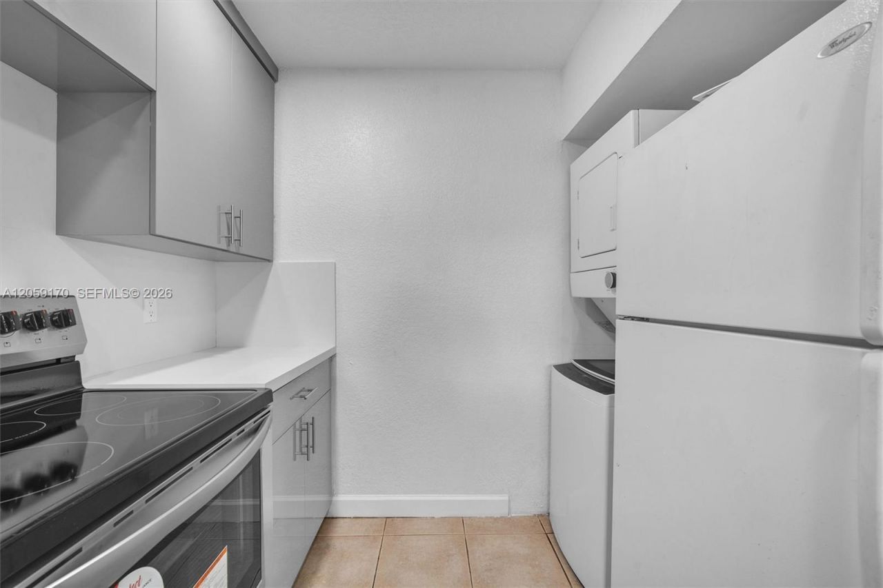 10015 NW 4th St, Unit 203, Pembroke Pines, FL 33024 Photo