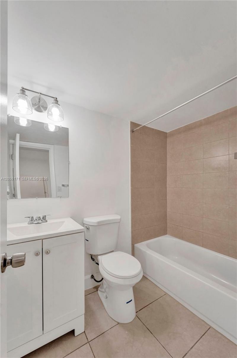 14190 W Dixie Hwy , Unit 1, North Miami, FL 33161 Photo