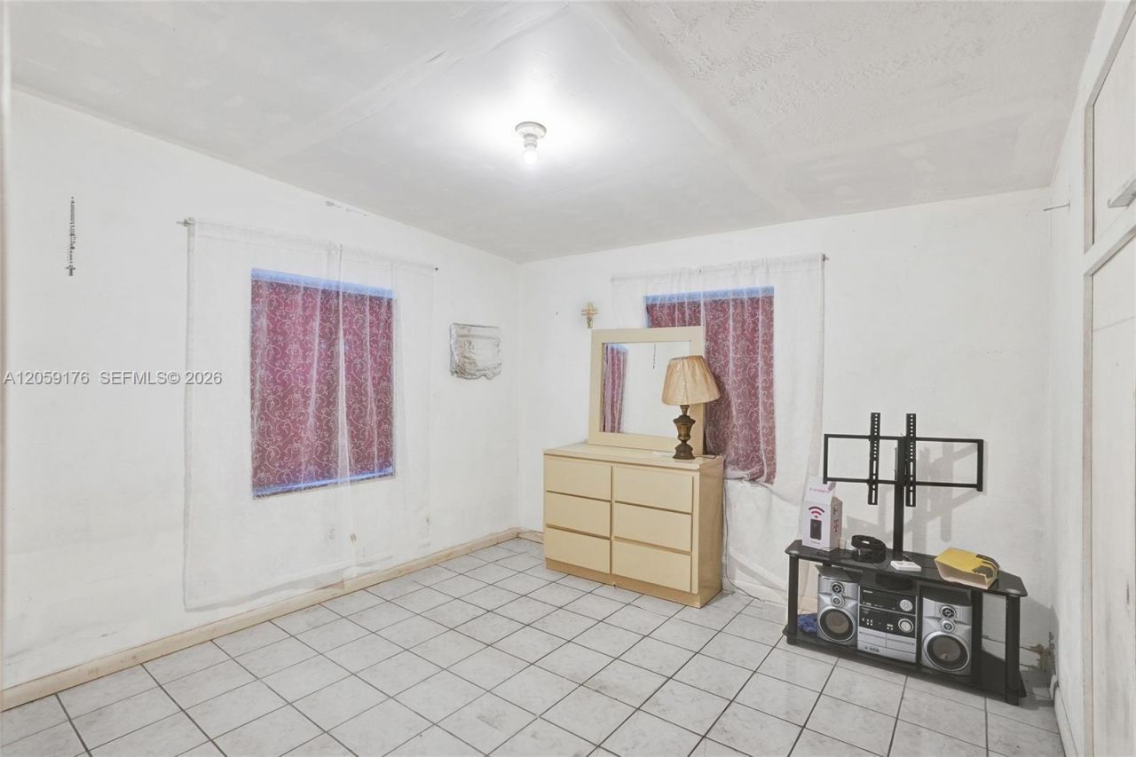 2145 NW 124th St, Miami, FL 33167 Photo