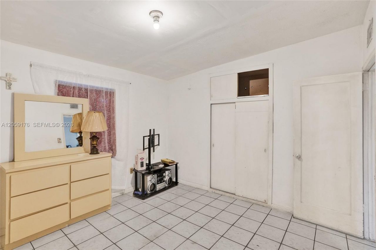 2145 NW 124th St, Miami, FL 33167 Photo