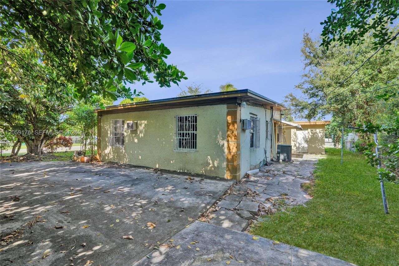 2145 NW 124th St, Miami, FL 33167 Photo