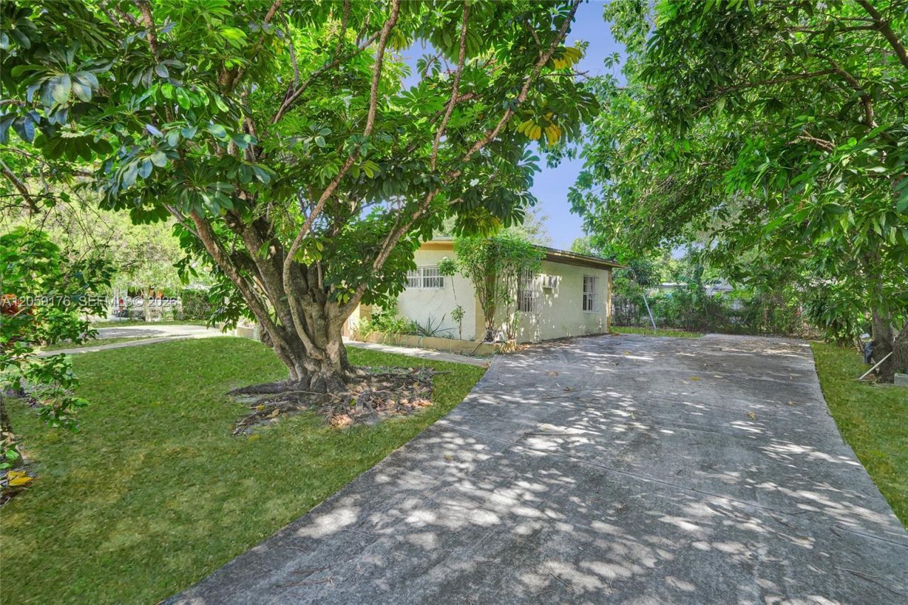 2145 NW 124th St, Miami, FL 33167 Photo