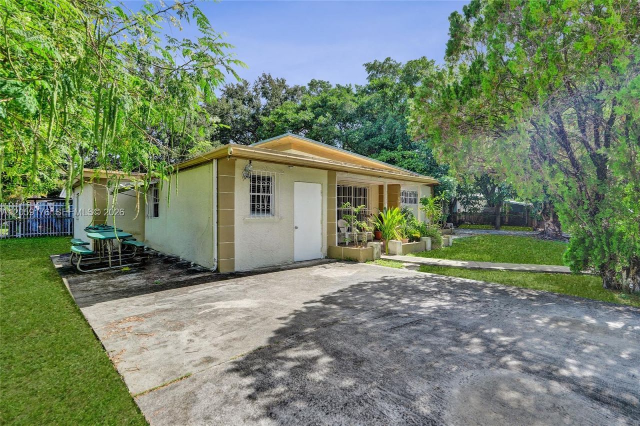 2145 NW 124th St, Miami, FL 33167 Photo