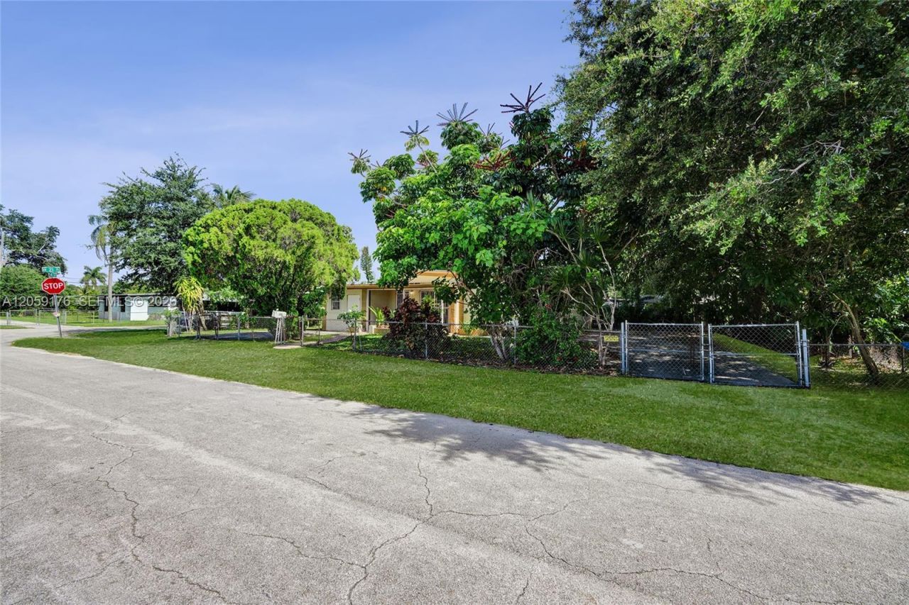 2145 NW 124th St, Miami, FL 33167 Photo