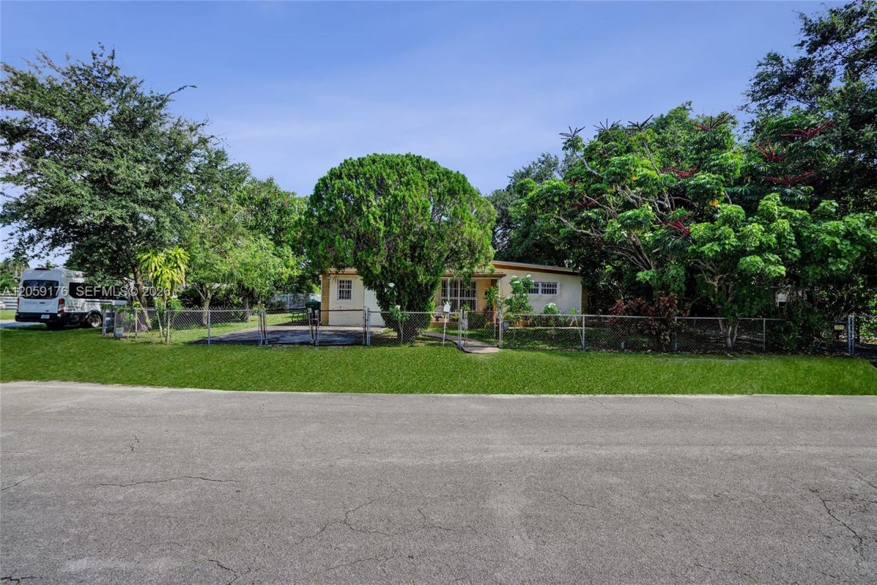 2145 NW 124th St, Miami, FL 33167 Photo