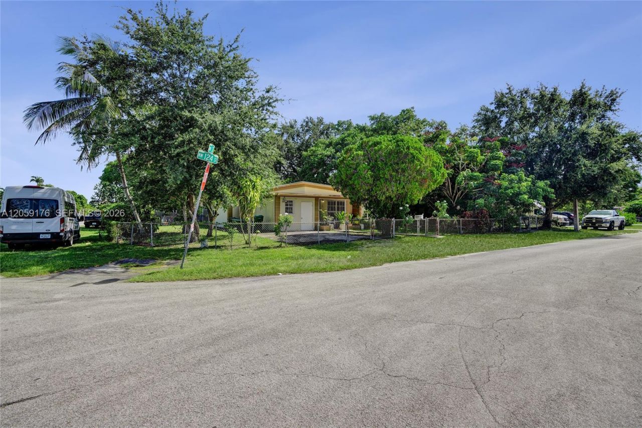 2145 NW 124th St, Miami, FL 33167 Photo