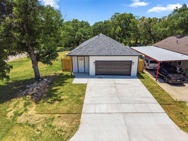 1818 E Tucker Street , Fort Worth, TX 76014