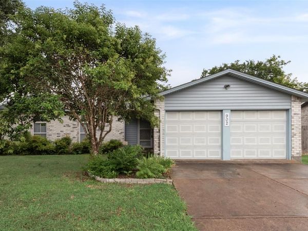 902 Dawnview Street , Arlington, TX 76014