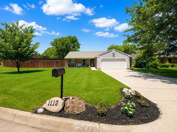 1119 Normandy Drive , Grapevine, TX 76051