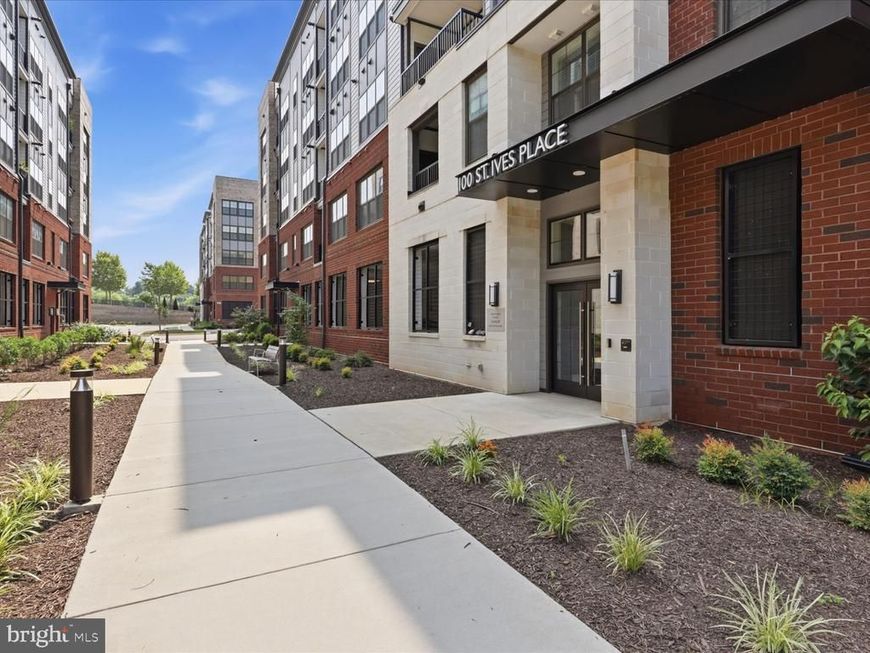 100 Saint Ives Place, Unit 403, Oxon Hill, MD 20745 Main Photo