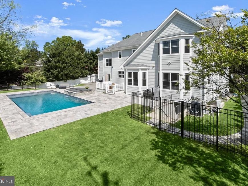 11000 Luxmanor Road , North Bethesda, MD 20852 Main Photo