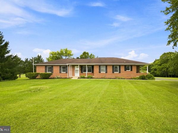 108 CHERRY HILL FARM DRIVE, KEARNEYSVILLE, WV 25430