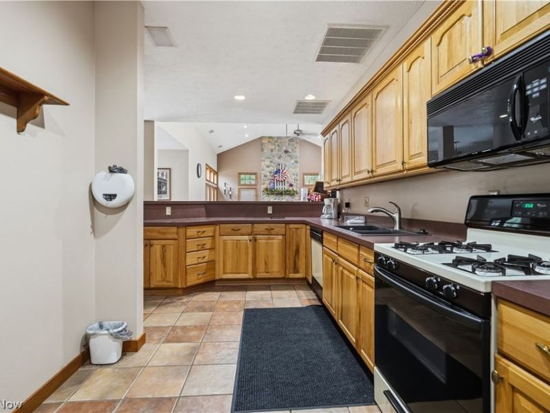1238 Hunters Walk, Ashland, OH 44805 Photo 24