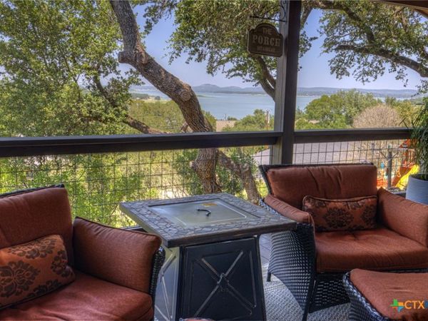 1422 Oakridge Lane , Canyon Lake, TX 78133