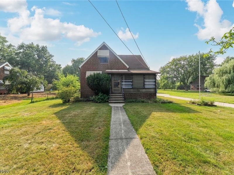 4290 Dover Center Road, North Olmsted, OH 44070 Photo 1