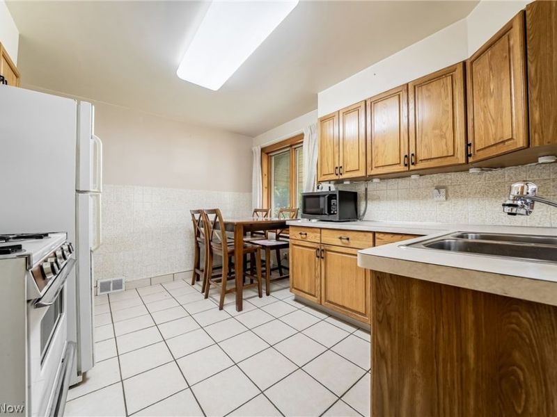 4290 Dover Center Road, North Olmsted, OH 44070 Photo 13