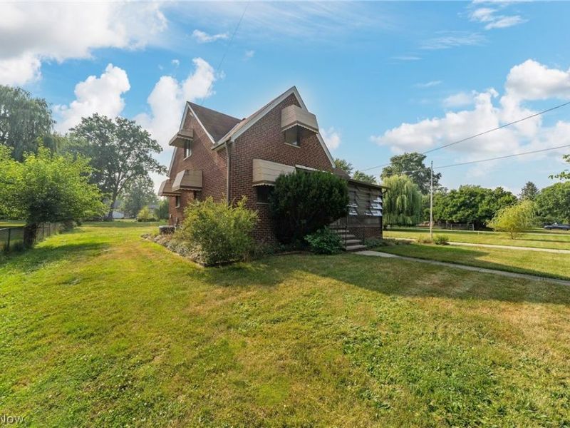 4290 Dover Center Road, North Olmsted, OH 44070 Photo 2