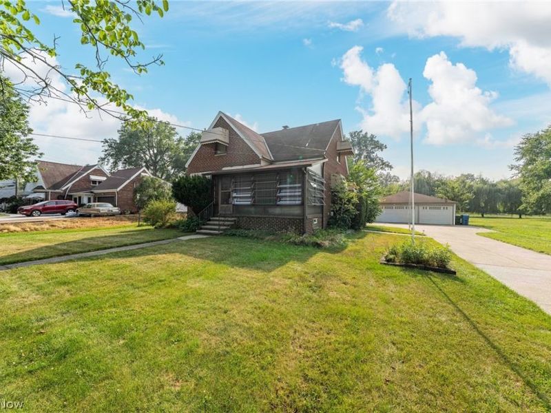 4290 Dover Center Road, North Olmsted, OH 44070 Photo 3