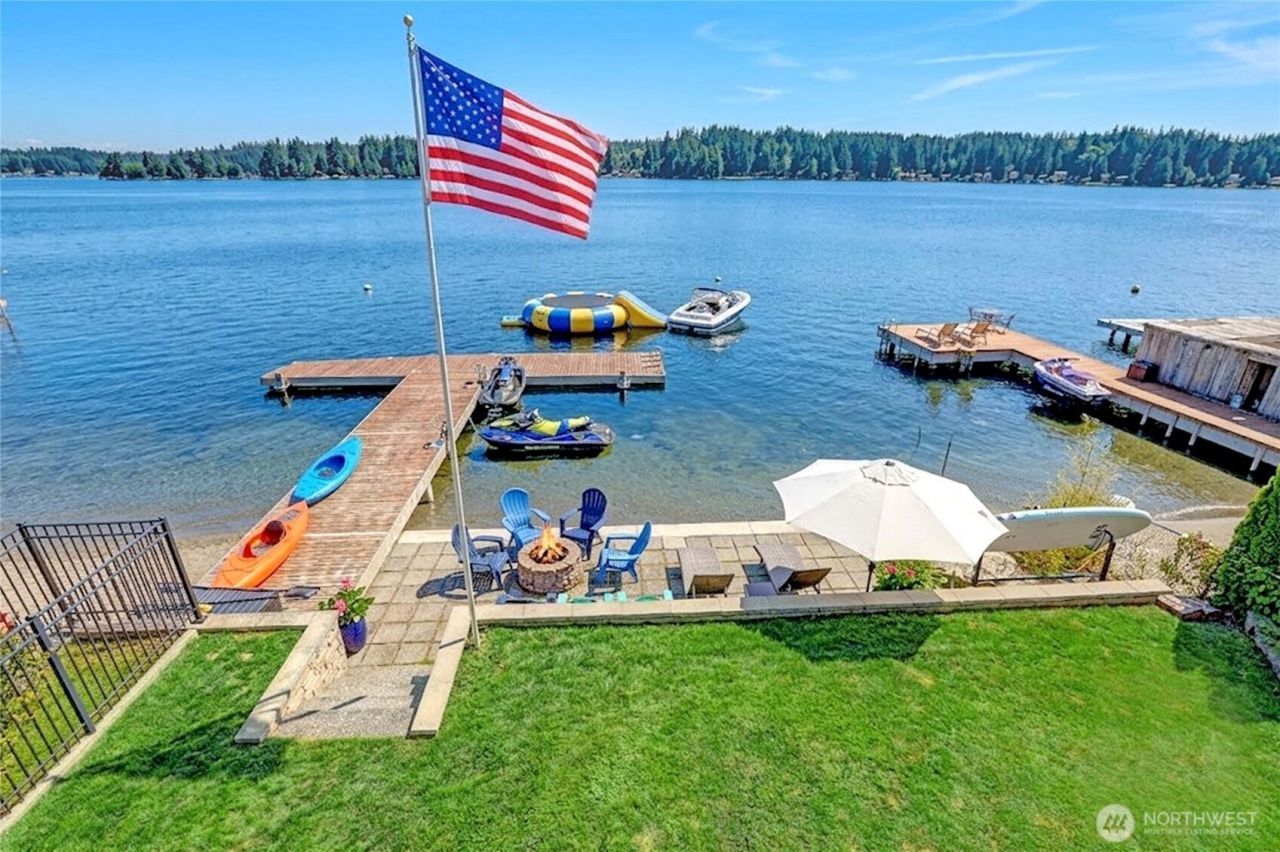 15219 W Lake Goodwin Road , Stanwood, WA 98292