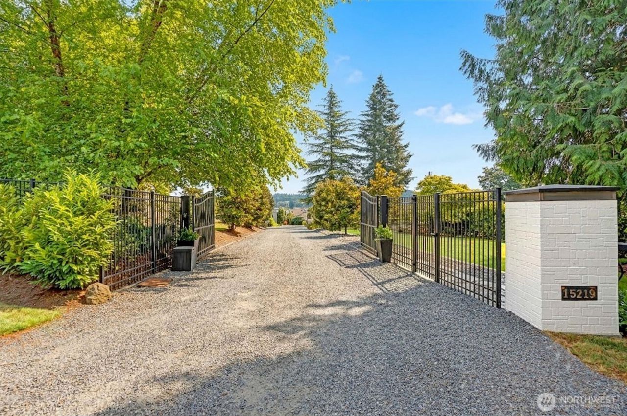 15219 W Lake Goodwin Road , Stanwood, WA 98292
