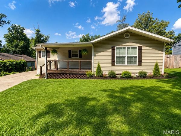 951 Eastridge Drive, Pacific, MO 63069