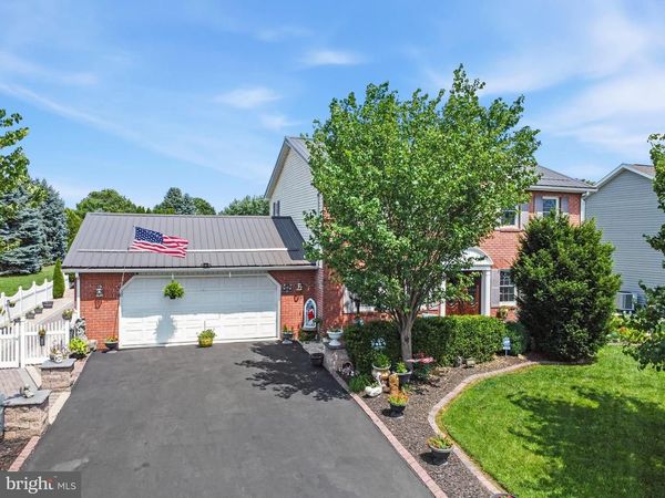 3526 TURNBERRY DRIVE , CHAMBERSBURG, PA 17202