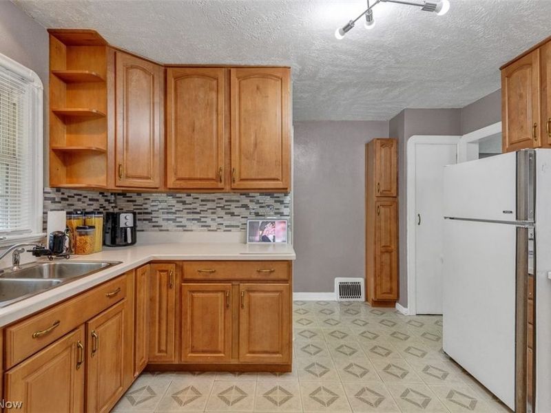 148 Brandtson Avenue, Elyria, OH 44035 Photo 9