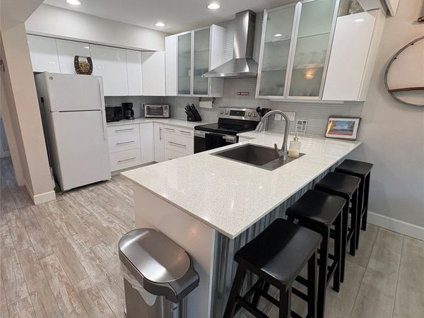 553 Demarett DR, Point Venture, TX 78645