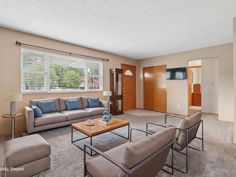 6480 Carriage Lane, Reynoldsburg, OH 43068 Photo 4