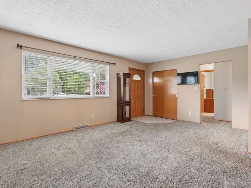 6480 Carriage Lane, Reynoldsburg, OH 43068 Photo 5