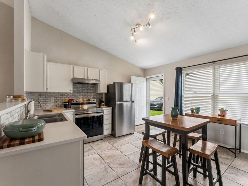 5956 Signature Drive, Galloway, OH 43119 Photo 6