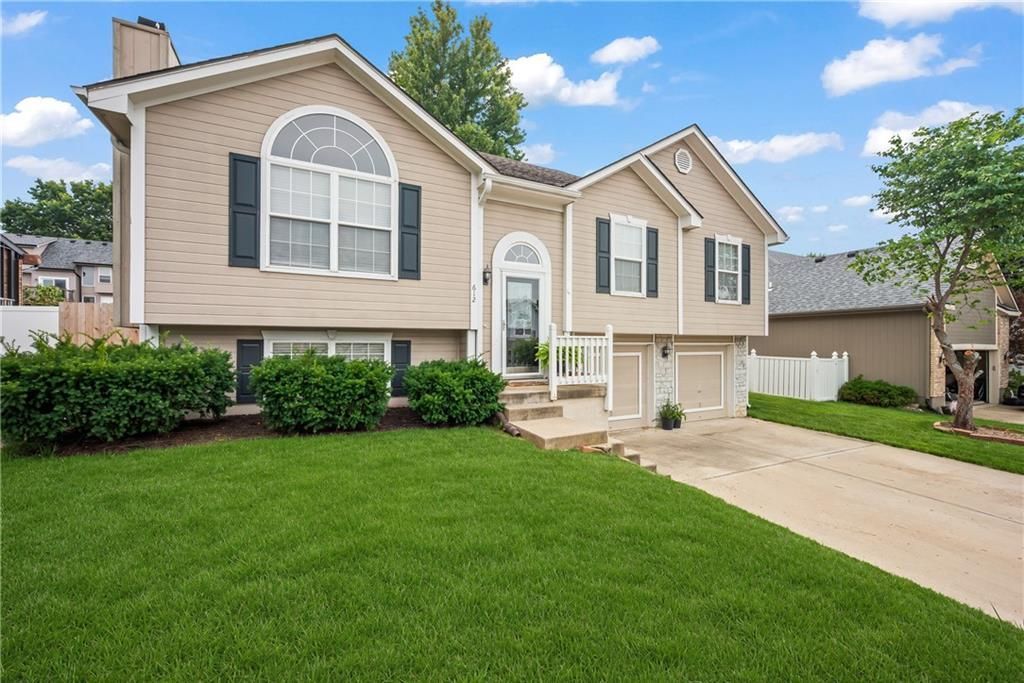 612 NE Cumberland Drive, Blue Springs, MO 64014 Main Photo