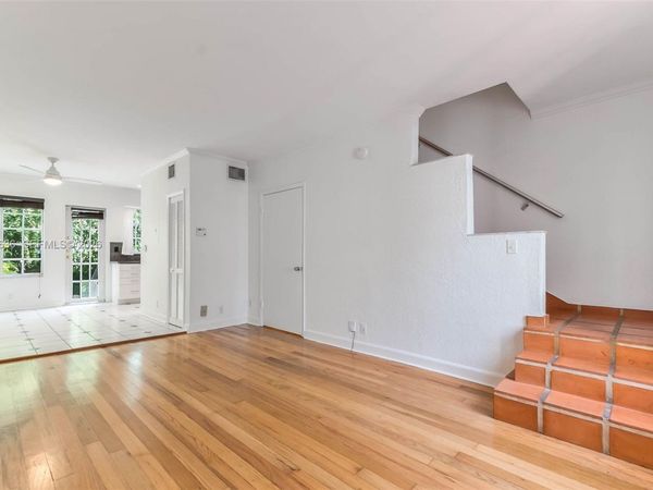 21 Madeira Ave , Unit 18, Coral Gables, FL 33134