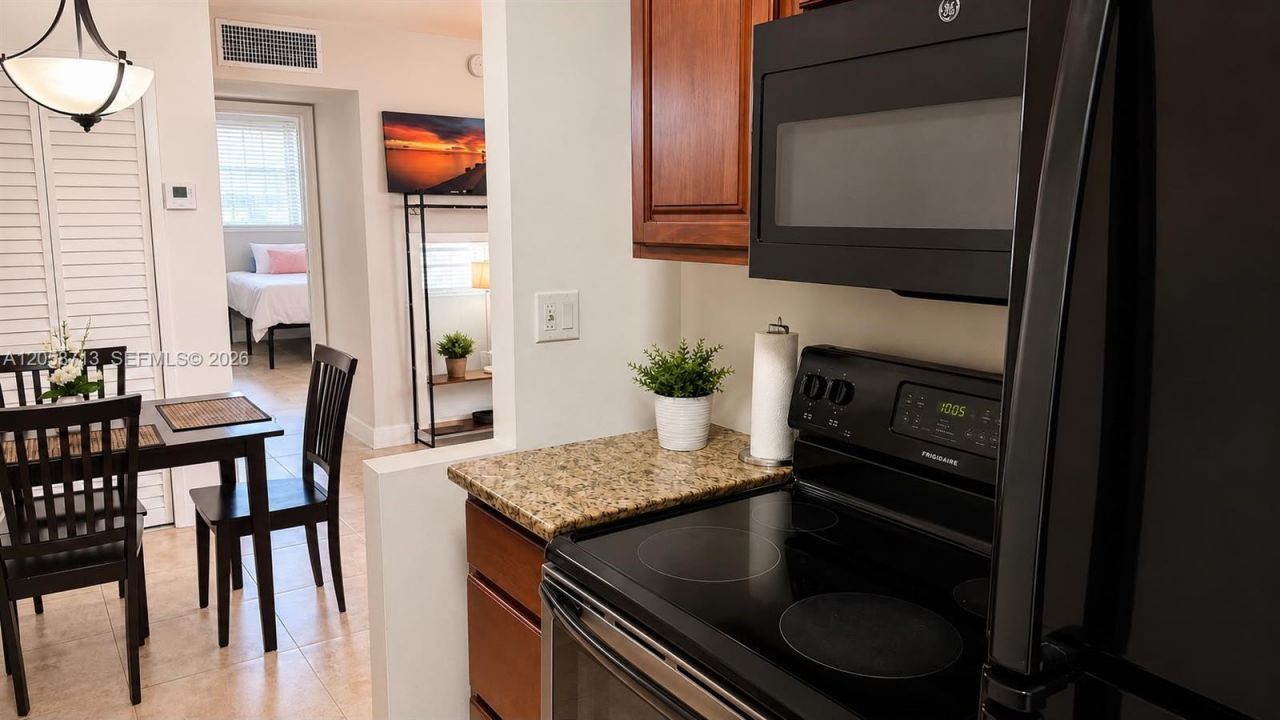 12590 NE 16th Ave, Unit 605, North Miami, FL 33161 Photo
