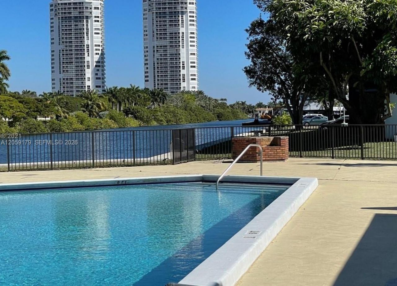 3401 N Country Club Dr , Unit 117, Aventura, FL 33180 Photo