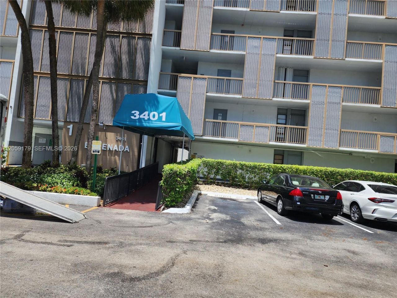 3401 N Country Club Dr , Unit 117, Aventura, FL 33180 Photo