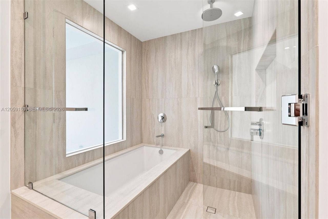 2411 Laguna Circle, Unit 1107, North Miami, FL 33181 Photo