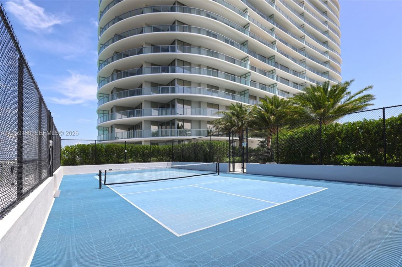 2411 Laguna Circle, Unit 1107, North Miami, FL 33181 Photo