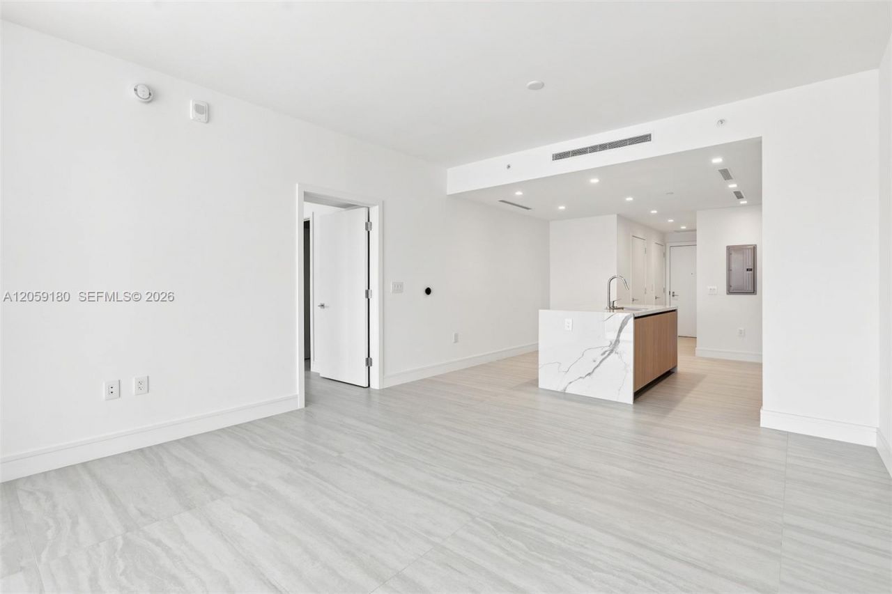 2411 Laguna Circle, Unit 1107, North Miami, FL 33181 Photo