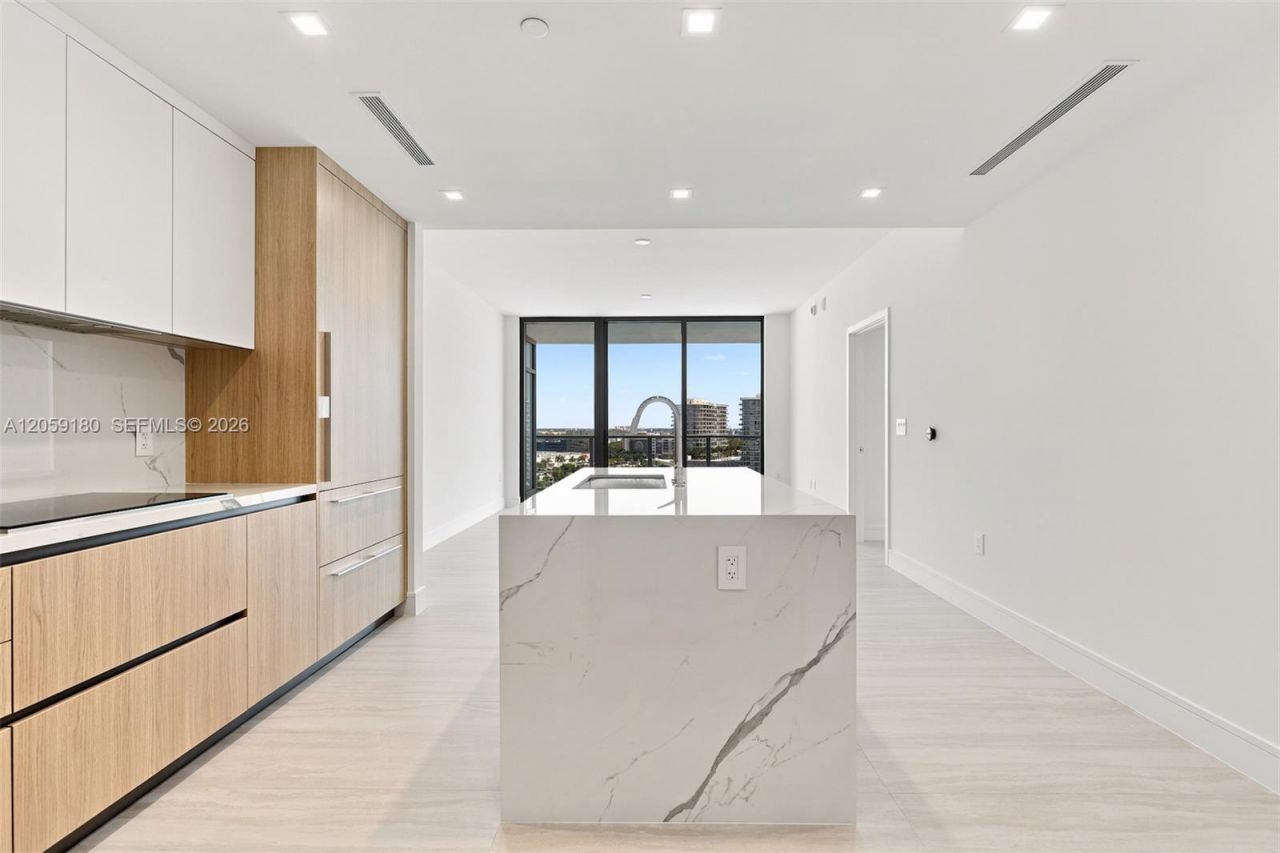 2411 Laguna Circle, Unit 1107, North Miami, FL 33181 Photo